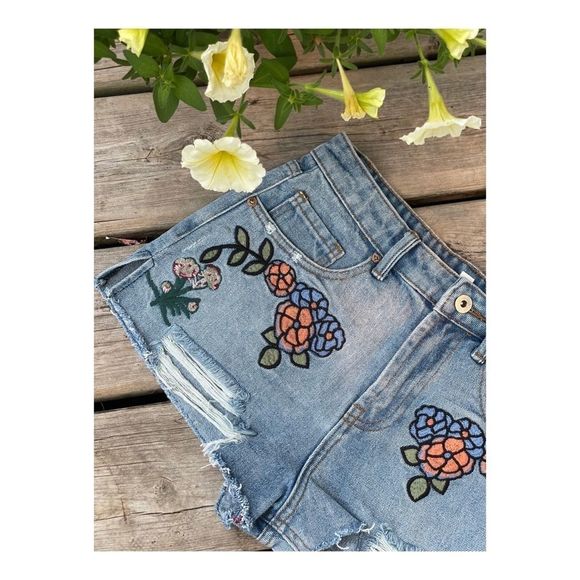 Dance & Marvel High Waist Shorts Cutoff Embroidery Sz S - Picture 2 of 12